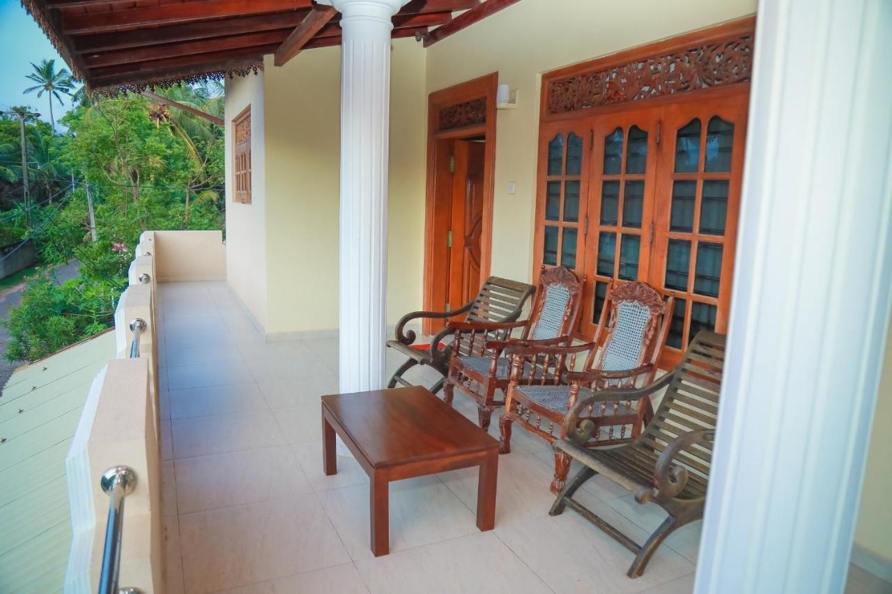 Hasaranga Holiday House Hikkaduwa Exterior photo