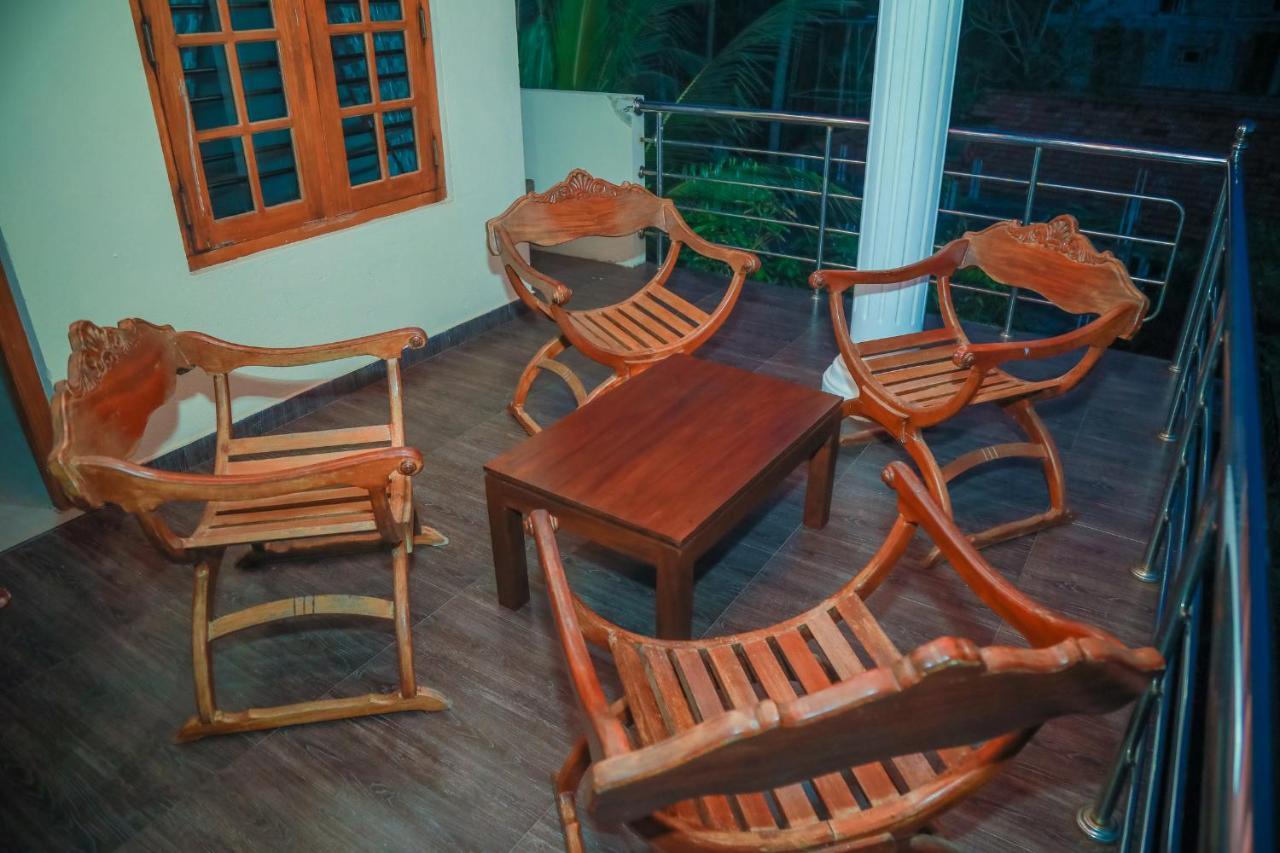 Hasaranga Holiday House Hikkaduwa Exterior photo